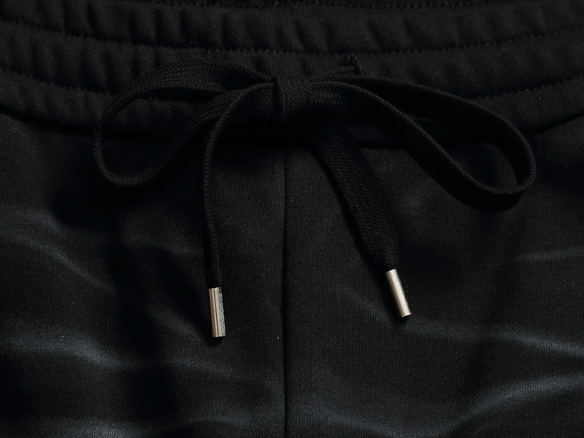 zp ［ ］ balenclaga 2026ss New Arrival MONOGRAM ， 。 ，gy Monogram ， ， 。Der 。 ， 。 ：Black Size：S M L XL